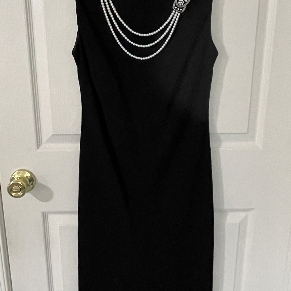 Evan Picone Black Sheath Midi Dress with Scoop Neck